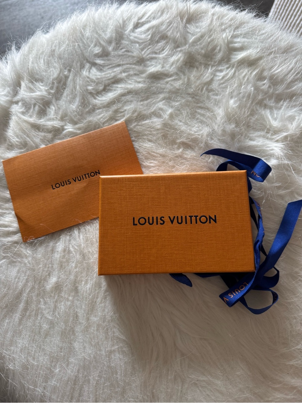 Louis Vuitton Key Pouch Small NWT
Black Monogram Empreinte Leather - Picture 3 of 5